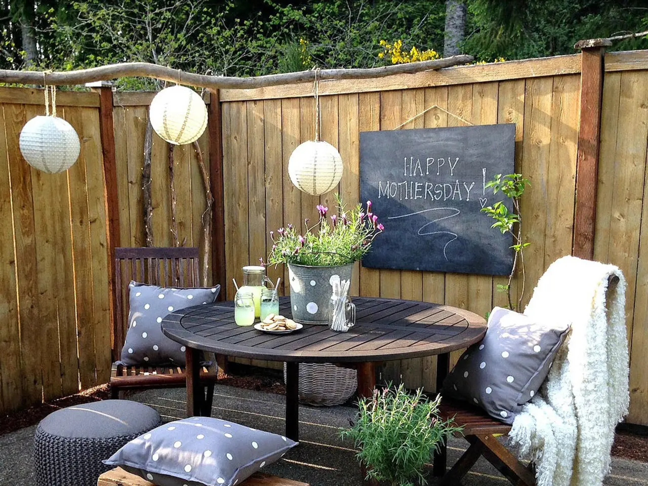 Gigantic furniture company introduces homemade balcony-integrated energy source