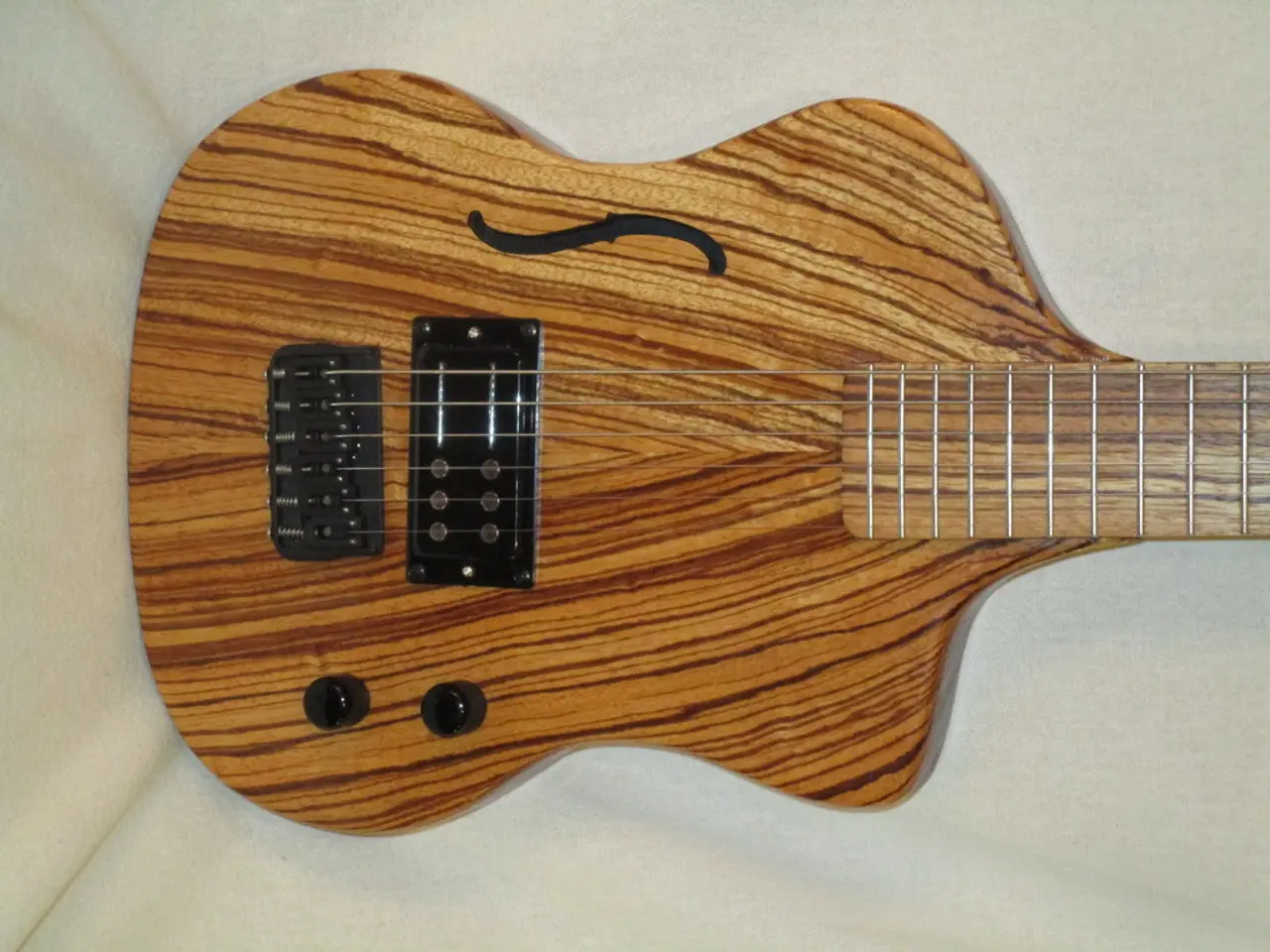 American tradition-inspired hues introduced for PRS and John Mayer's latest SE Silver Sky and Maple...