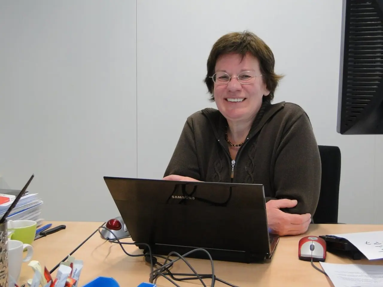 Review of Asus ProArt PA32QCV 6K Professional Monitor: Abundance of Pixels, Color, and Luminance