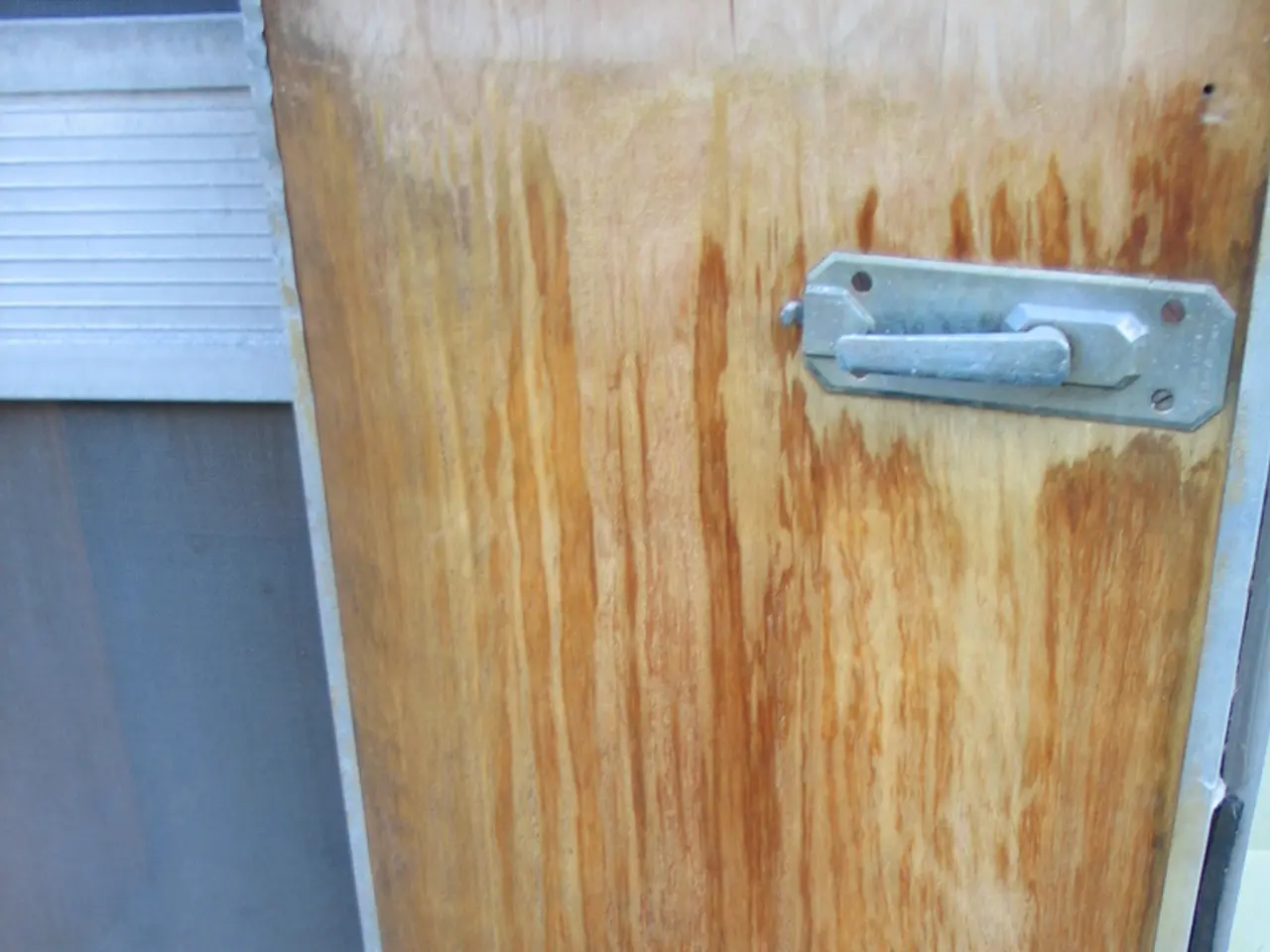 Federal probe into faulty door handles on 174,000 Tesla Model Y automobiles