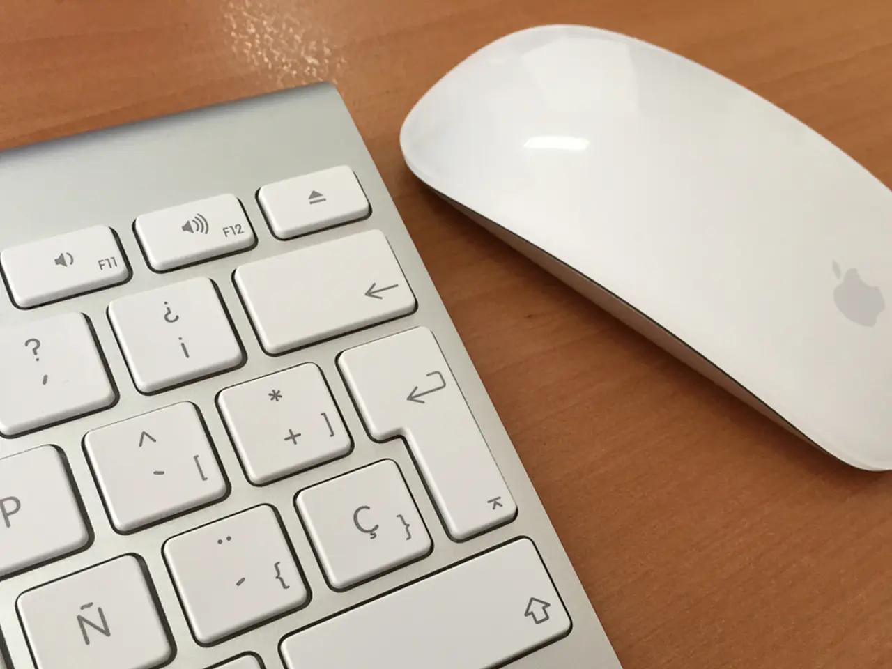 Corsair's new gaming mouse challenges Razer's long-standing supremacy as the top choice for MMO...