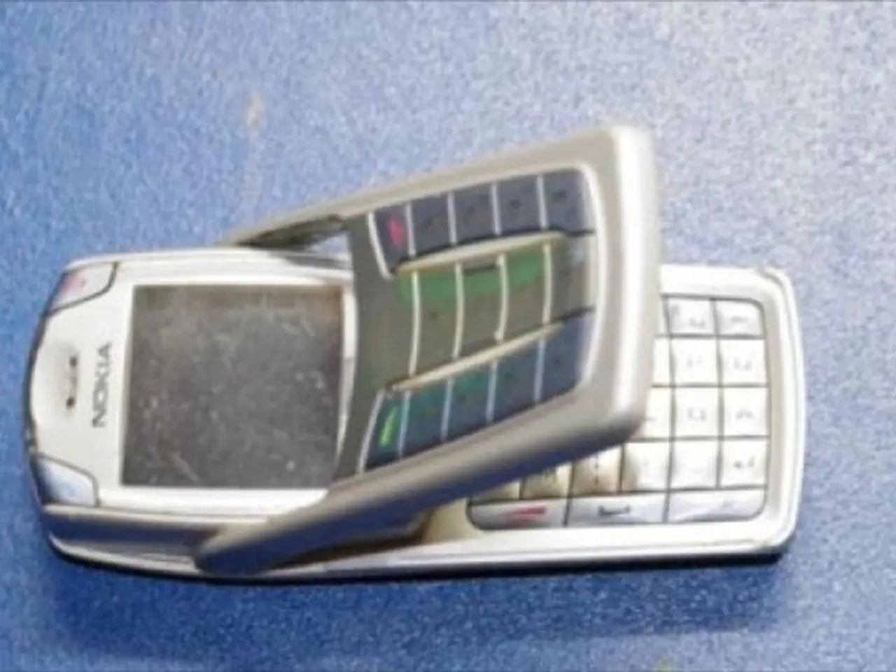 Kartik Aaryan showcases his latest iPhone 17 model near Burj Khalifa in Dubai