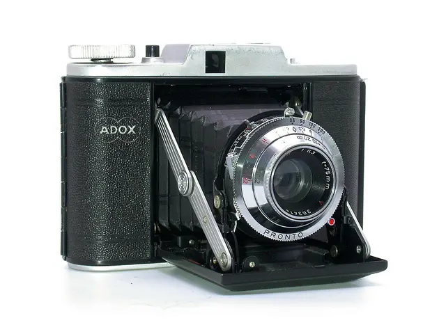 Photography, like music with vinyl, experience a revolution with Fujifilm X-HF1.