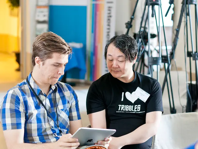 AI Giant Apple Introduces Chatbot Siri - Apple Entrees AI Chatbot Competition