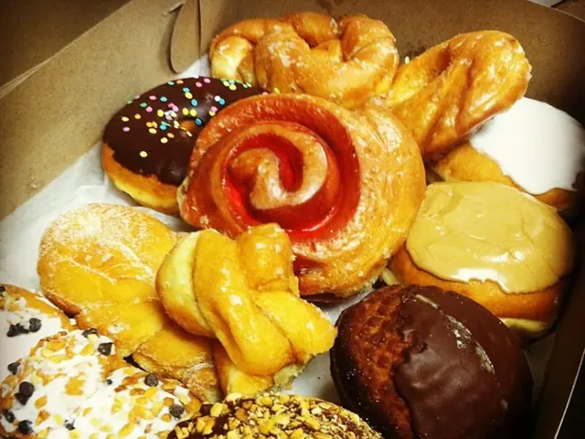 Internet of Things (IoT) in Supply Chain and Logistics: Advantages, Examples, and Obstacles