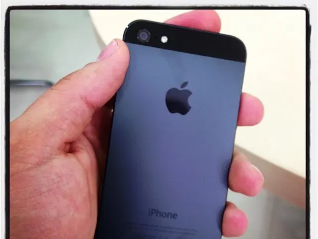 Mobile Design Quality Assessment via Single Thumb and Single Eyeball Testing