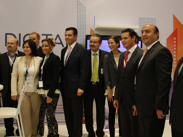 Creating cinematic websites: Constructing immersive digital environments for the film and...