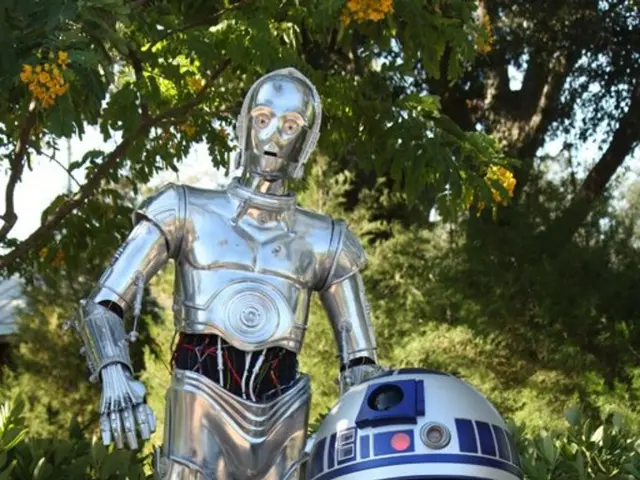 Exploring the Inner Workings of a Robot's Mouth Modeled After a Typewriter